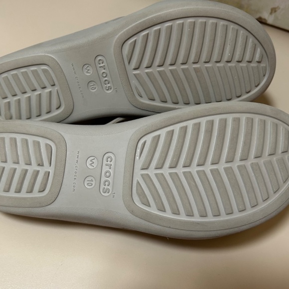Crocs size 10 taupe color - Picture 6 of 6